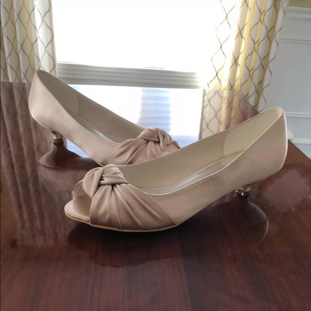 Women’s Satin Kitten Heel Pump